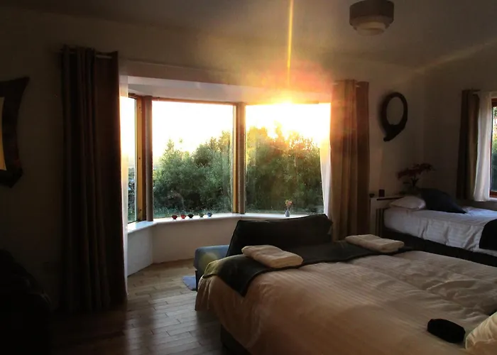 Seaview And Sunsets, Entire Place, Private Entrance, Large Bedroom, Full Kitchen And Bathroom