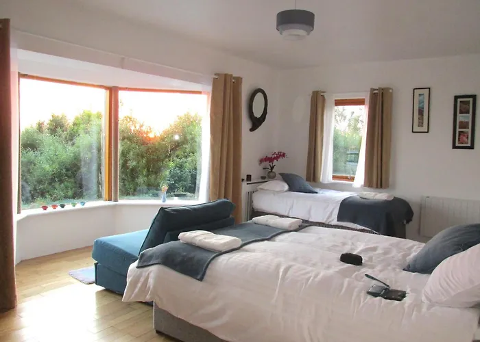 Seaview And Sunsets, Entire Place, Private Entrance, Large Bedroom, Full Kitchen And Bathroom