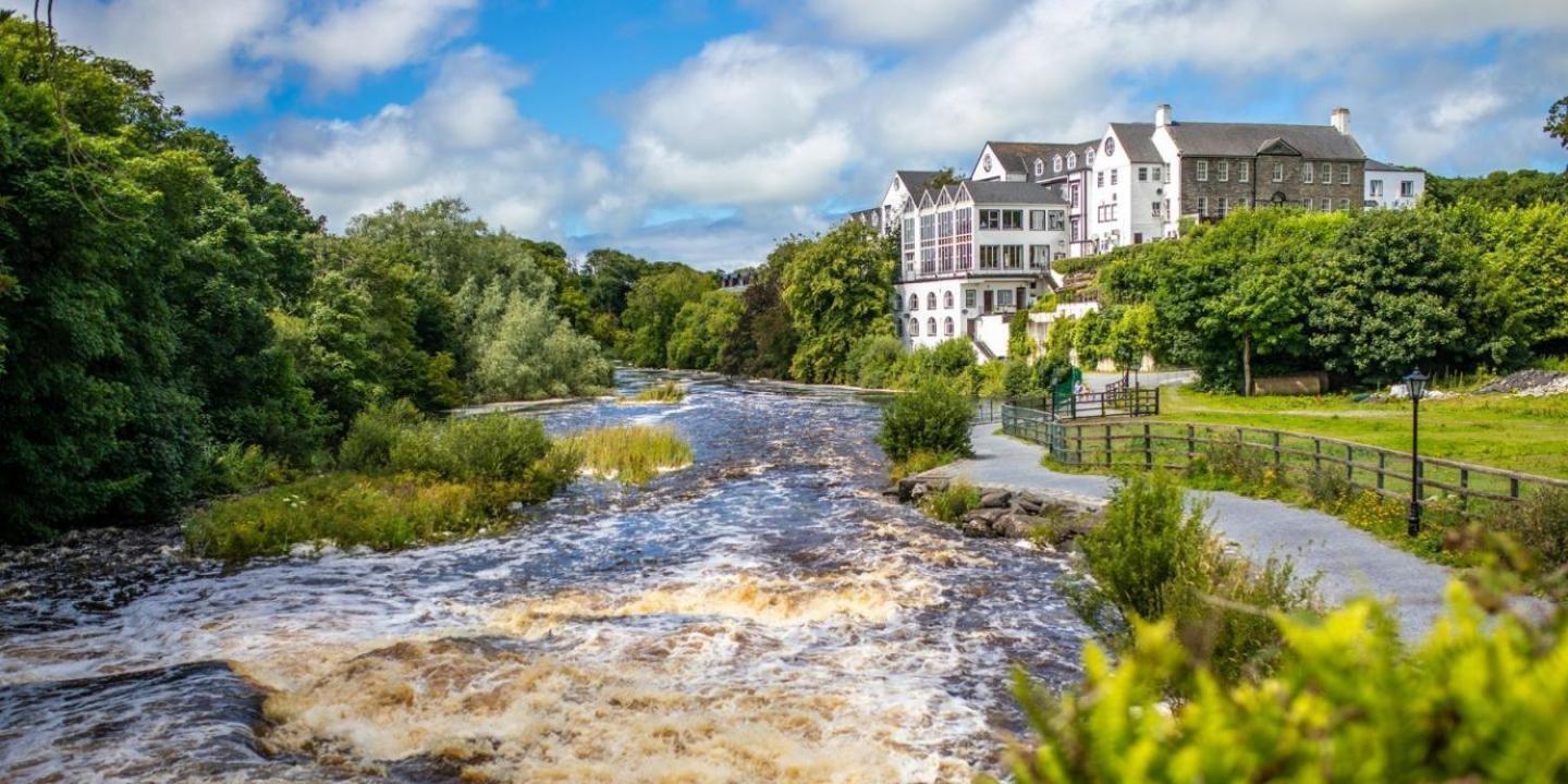 Seaview And Sunsets, Entire Place, Private Entrance, Large Bedroom, Full Kitchen And Bathroom Holiday home