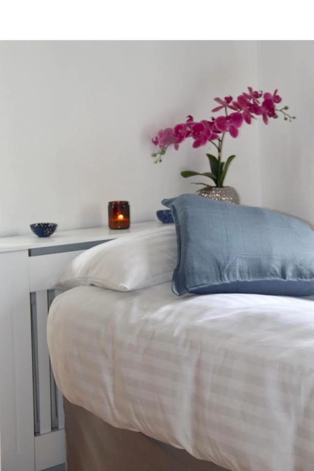 Holiday home Seaview And Sunsets, Entire Place, Private Entrance, Large Bedroom, Full Kitchen And Bathroom *