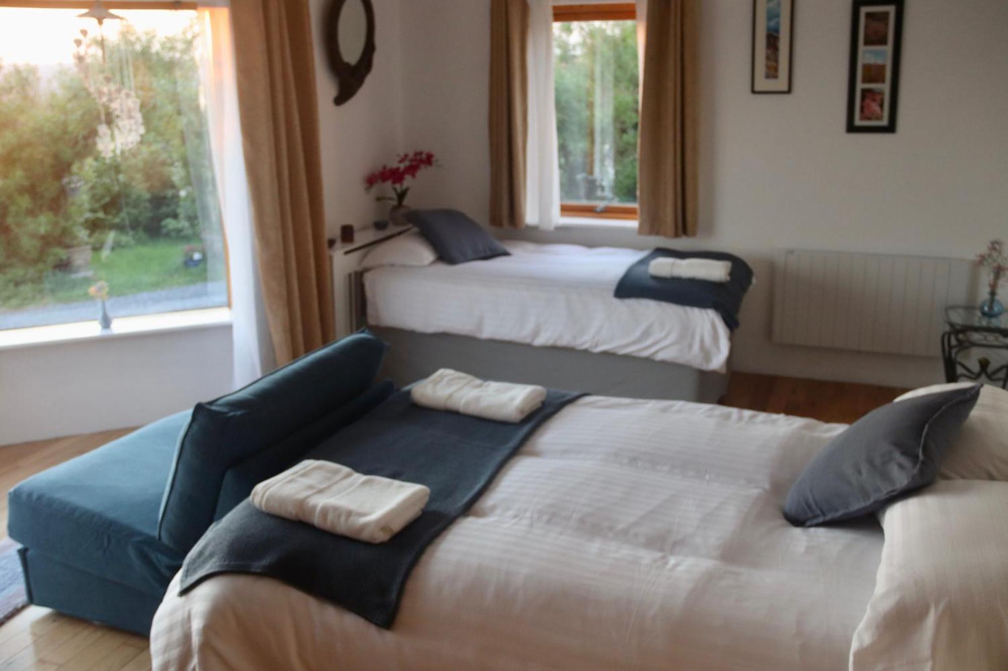 Seaview And Sunsets, Entire Place, Private Entrance, Large Bedroom, Full Kitchen And Bathroom