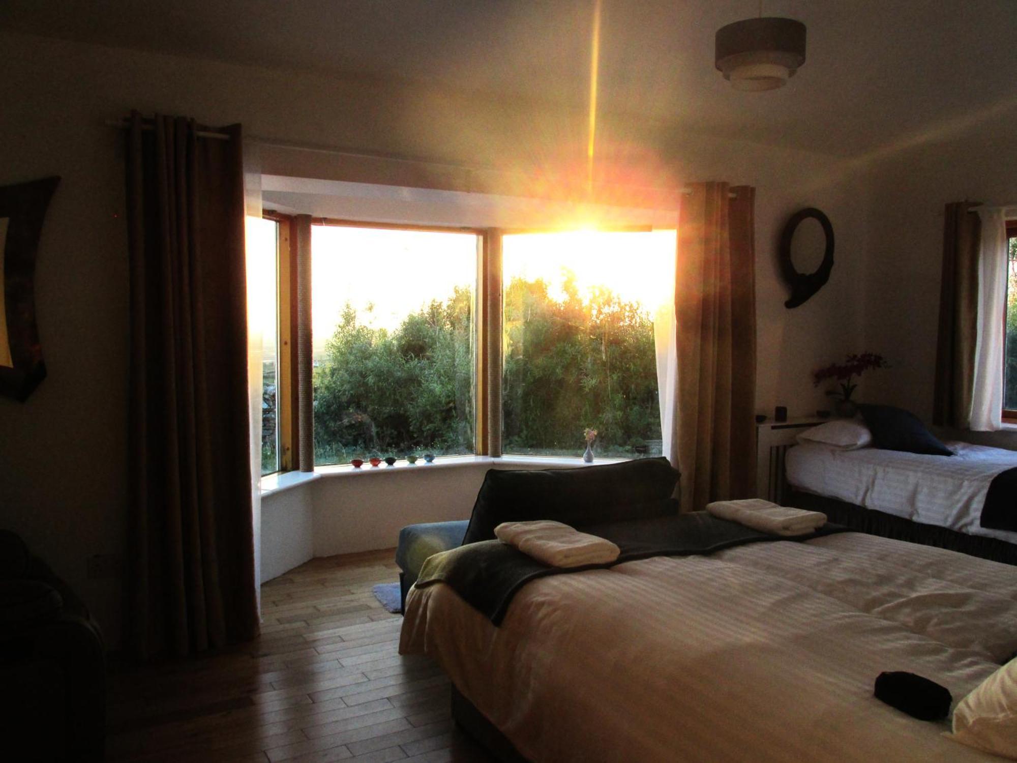 Seaview And Sunsets, Entire Place, Private Entrance, Large Bedroom, Full Kitchen And Bathroom Holiday home Ennistimon