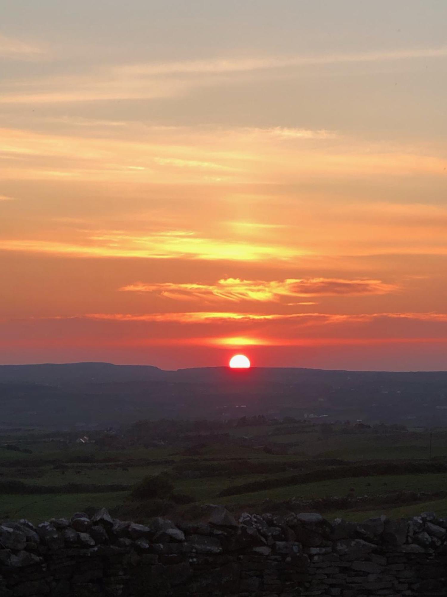 Holiday home Seaview And Sunsets, Entire Place, Private Entrance, Large Bedroom, Full Kitchen And Bathroom